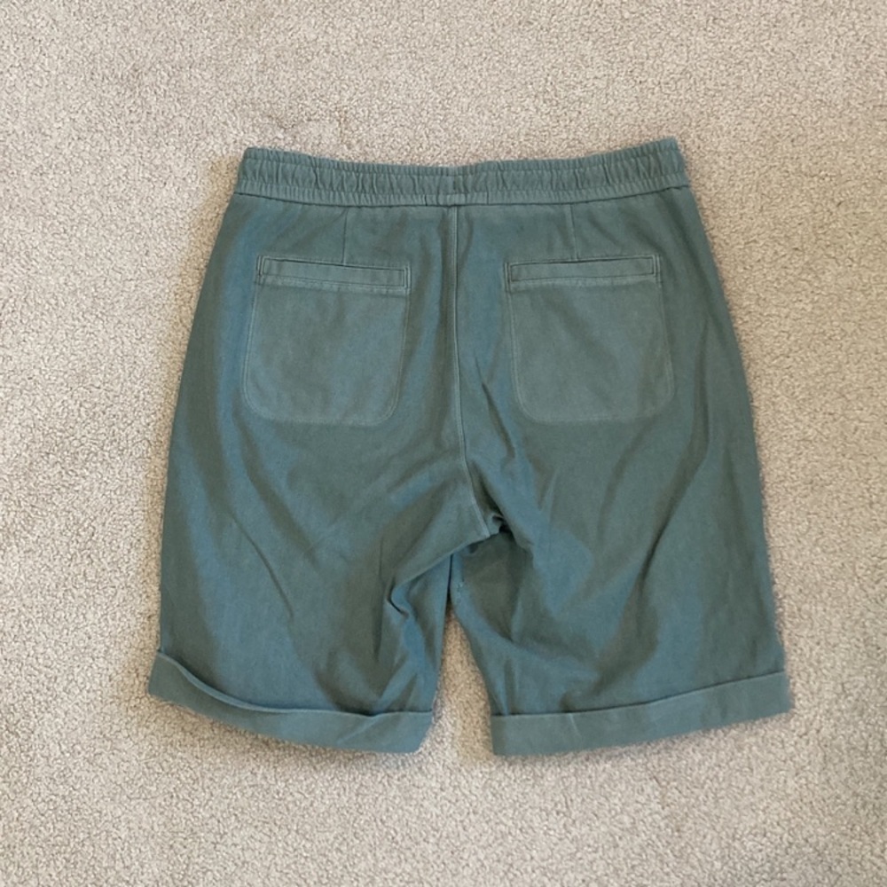 Athleta green farallon shorts in size 6 - Picture 2 of 5